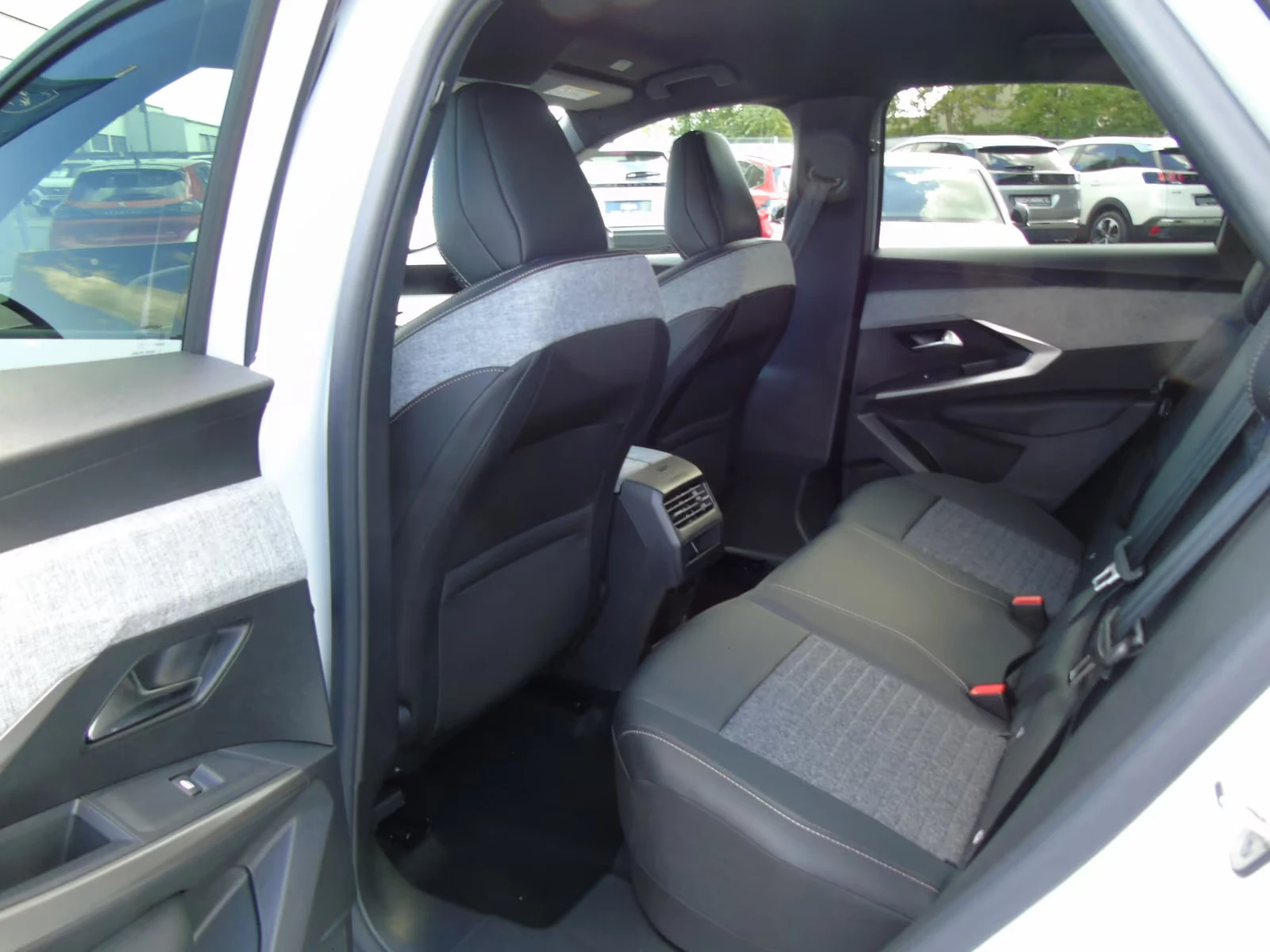 2025 Peugeot 3008 1.2MHEV 145HP ALLURE FACE-LIFT 360 NAVI CPLAY 295q — 15