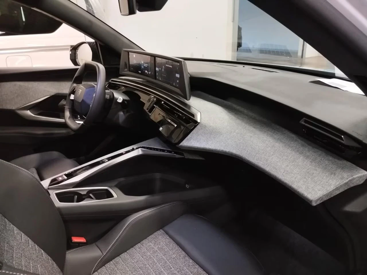 2025 Peugeot 5008 MHEV 145HP ALLURE DSC6 7S CAM NAVI LED 299q — 9