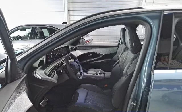 2025 Peugeot 3008 ELECTRO 213HP GT-LINE CAM NAVI LED CPLAY 305q — 6