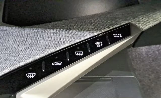 2025 Peugeot 3008 ELECTRO 213HP GT-LINE CAM NAVI LED CPLAY 305q — 10