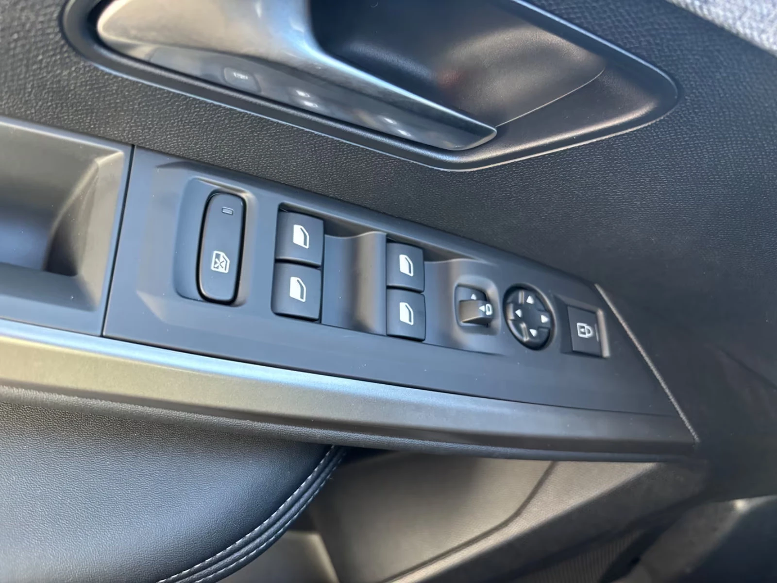 2025 Peugeot 3008 ELECTRO 213HP ALLURE CAM NAVI H.PUMP LED 306q — 10