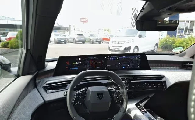 2025 Peugeot 3008 ELECTRO 213HP GT CAM LED NAVI CPLAY KLESS 307q — 7