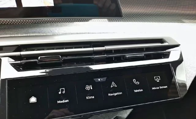2025 Peugeot 3008 ELECTRO 213HP GT CAM LED NAVI CPLAY KLESS 307q — 12
