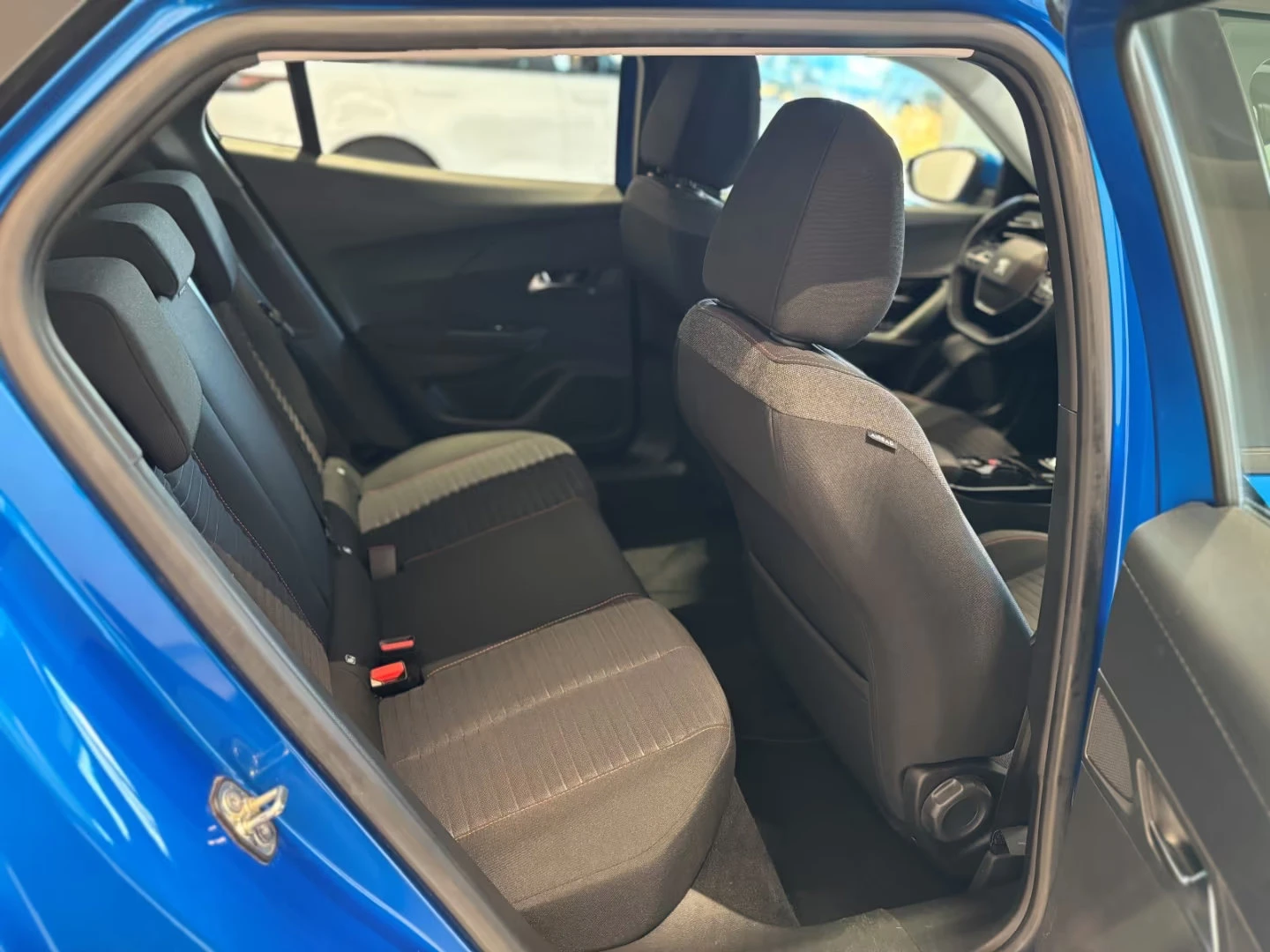 2021 Peugeot 2008 E-ACTIVE 136HP CAM NAVI KLESS LED CPLAY 311q — 13