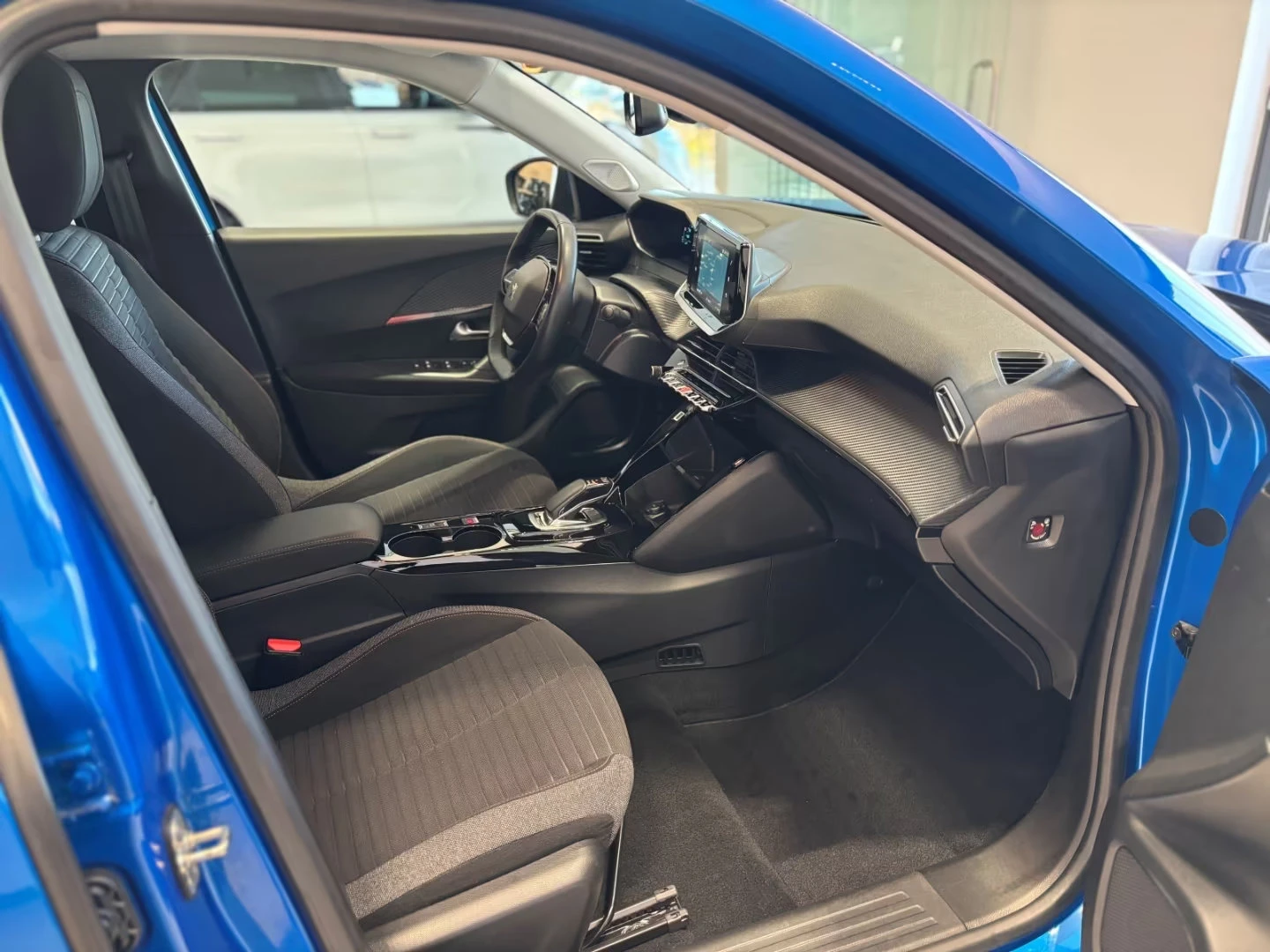 2021 Peugeot 2008 E-ACTIVE 136HP CAM NAVI KLESS LED CPLAY 311q — 11