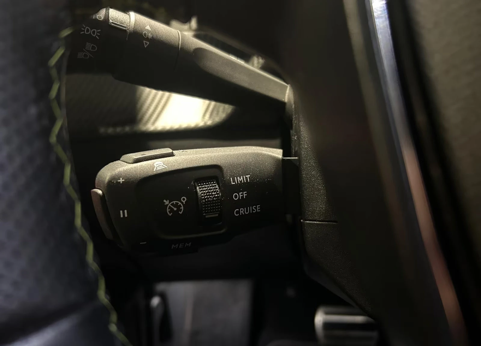 2022 Peugeot 208 e-GT 136HP CAM CPLAY KLESS NAVI LED DIGI 314q — 11