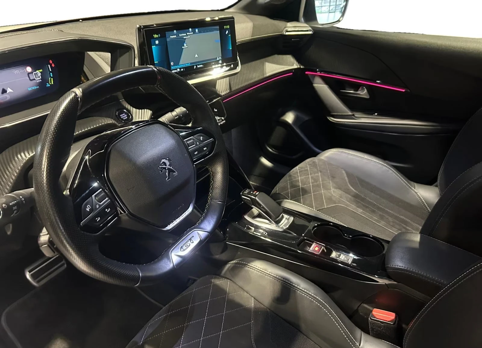 2022 Peugeot 208 e-GT 136HP CAM CPLAY KLESS NAVI LED DIGI 314q — 6