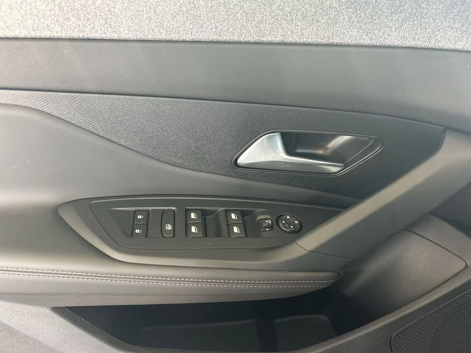2025 Peugeot 308 e-ALLURE 156HP CAM NAVI ACC LED H.PUMP CPLAY 317q — 9