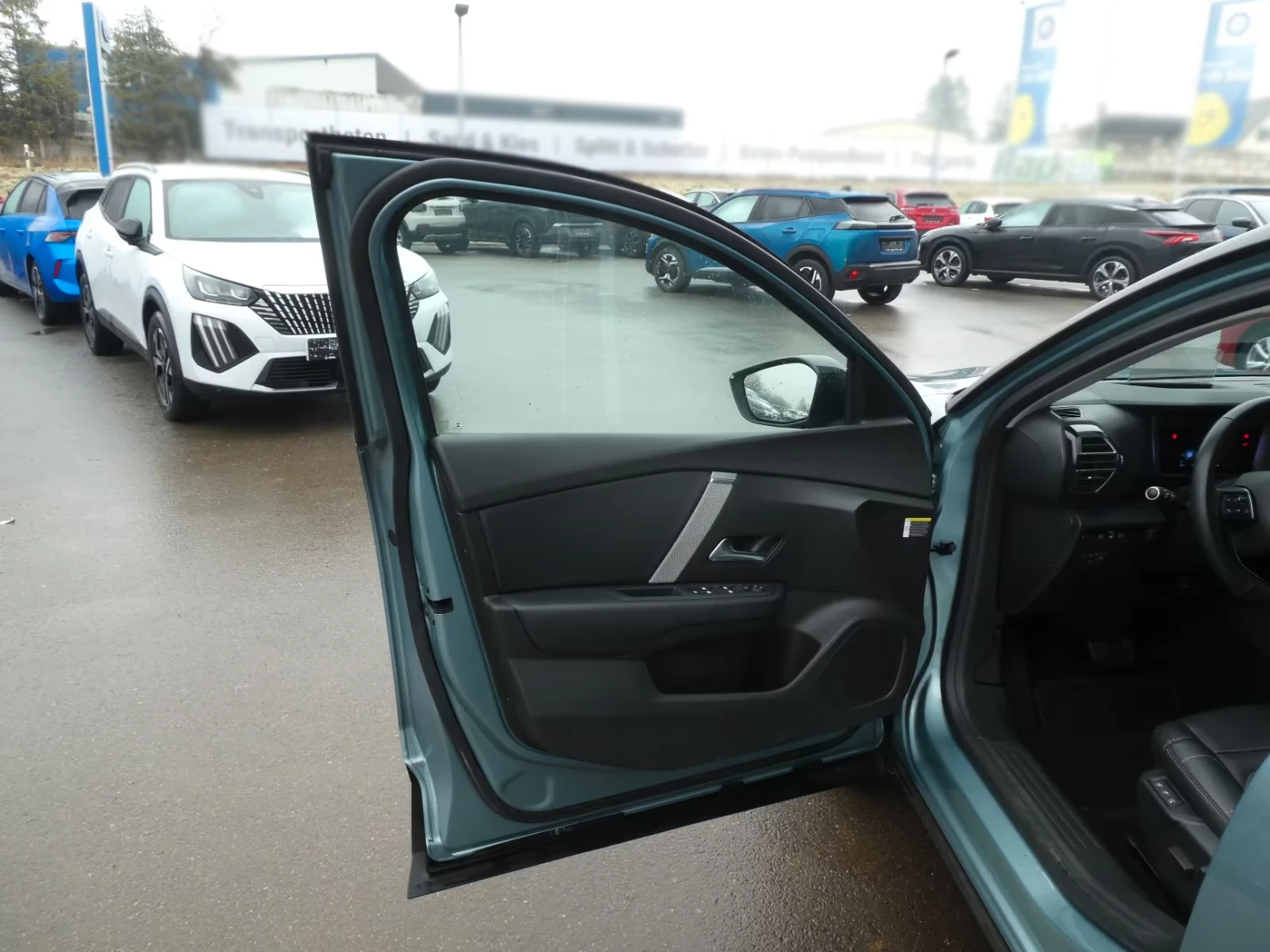 2022 Citroen C4 e-Shine — 12