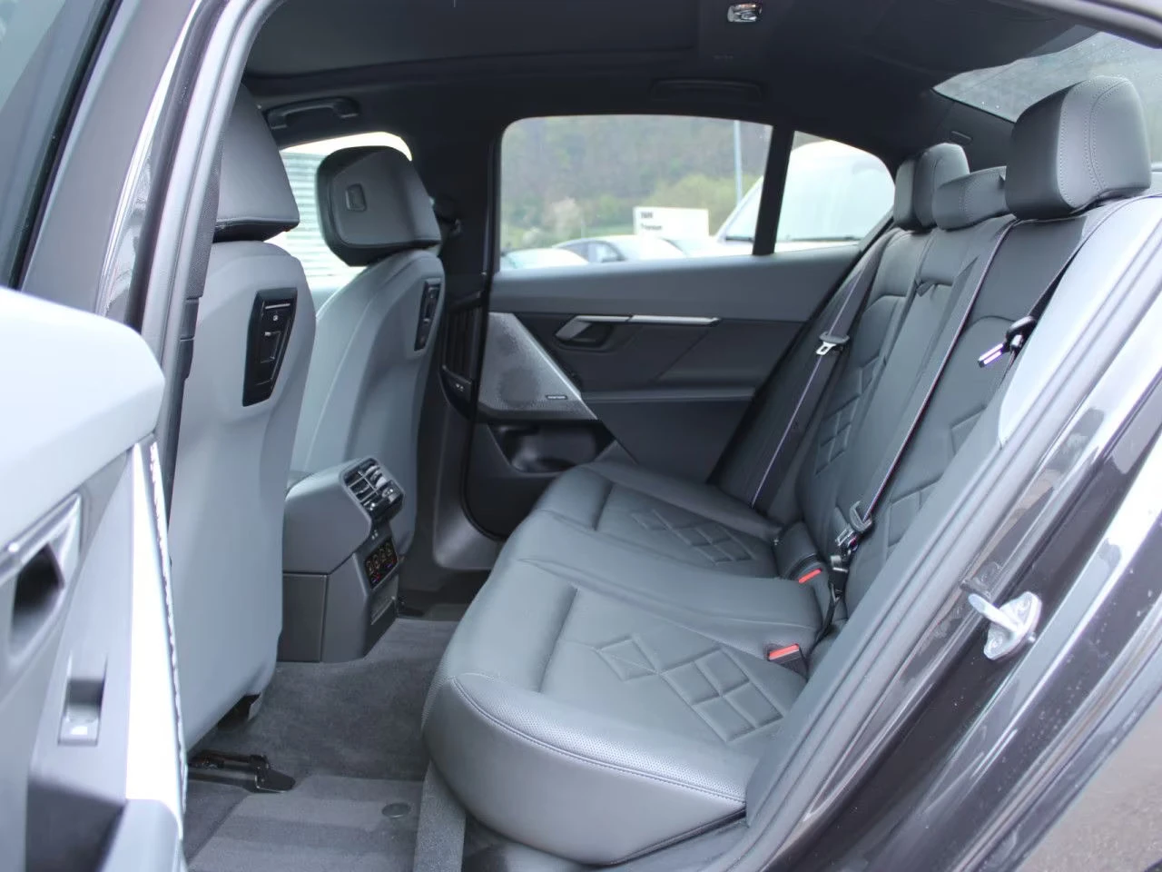 2024 BMW i5 xDRIVE 40 394HP SPORTPRO PANO 360 ACC 435z — 11