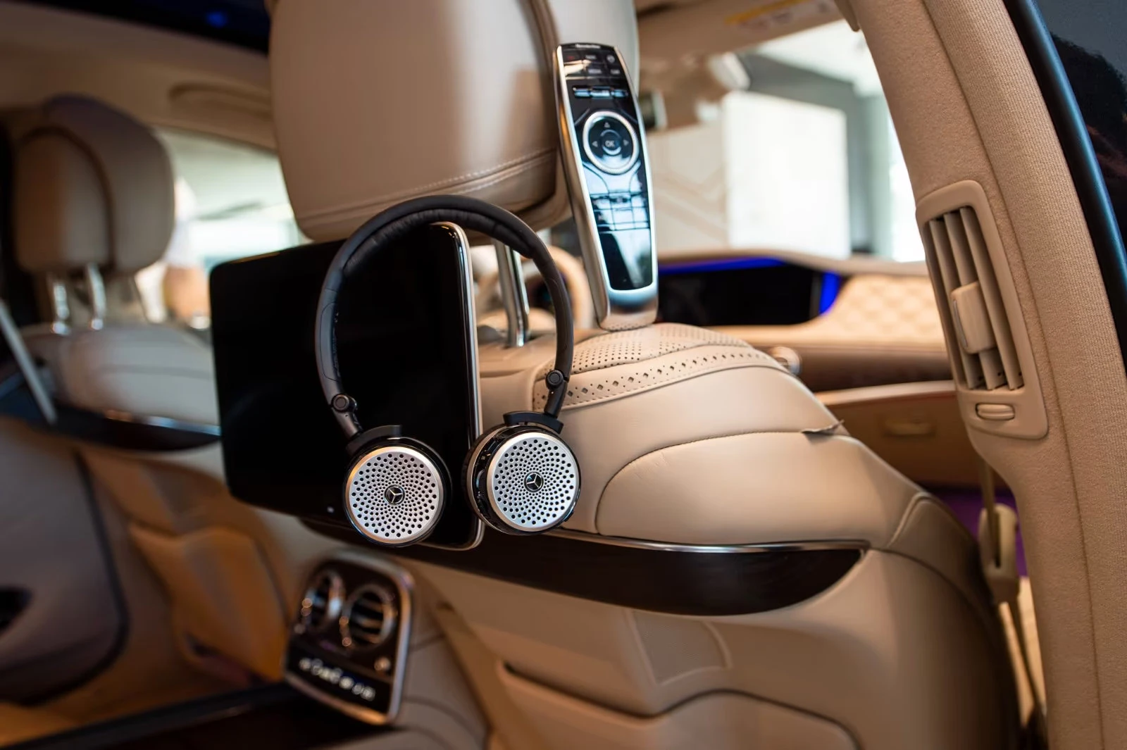 2018 Maybach S 560 4MATIC — 15
