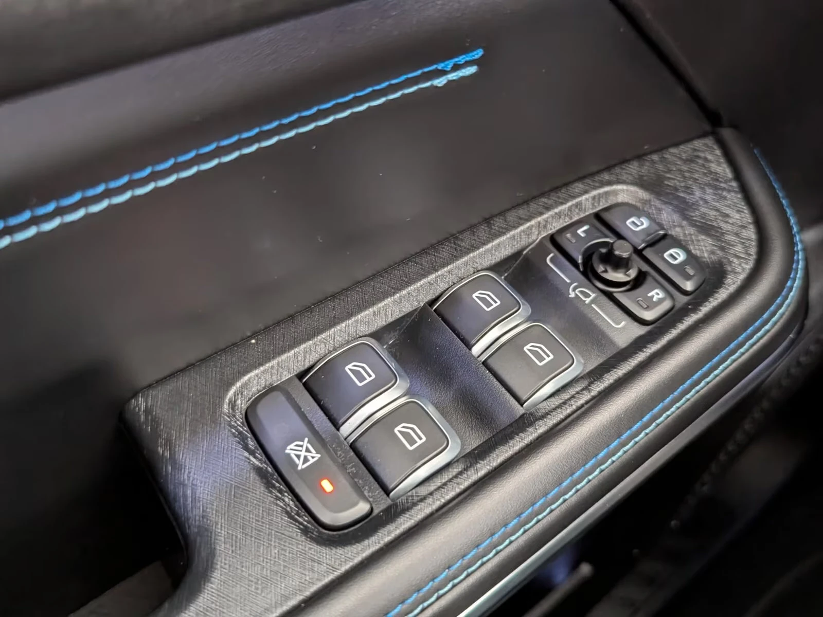 2022 LynkCo 01 PHEV — 15