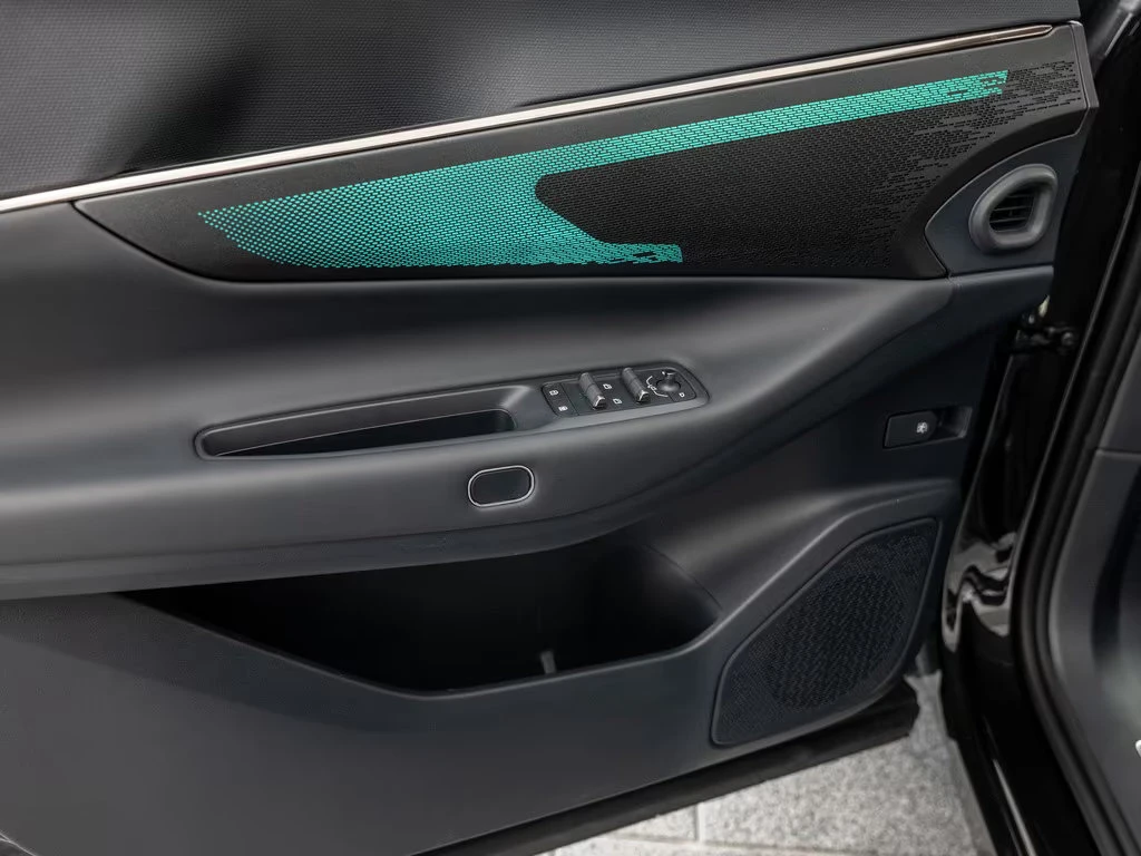 2026 LynkCo 08 PHEV — 13