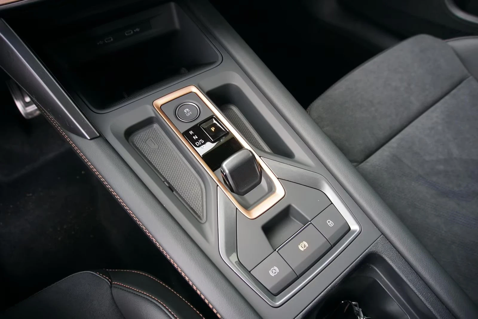 2025 Cupra Formentor 2.0TSI 333HP VZ 4DRIVE PANO CAM MEMO CPLAY 386q — 12