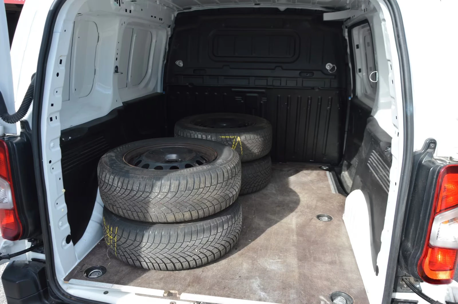 2022 Opel Combo E-CARGO 136HP CAM NAVI CPLAY LED 411q — 12