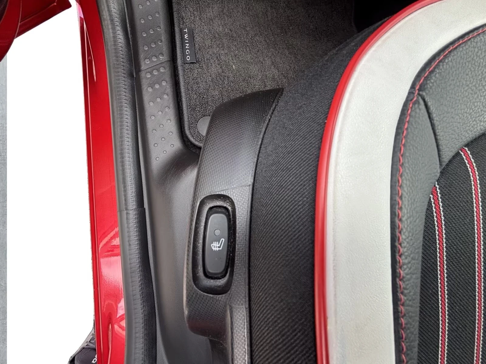 2022 Renault Twingo E-TECH 82HP TECHNO CAM NAVI LED CPLAY 417q — 11