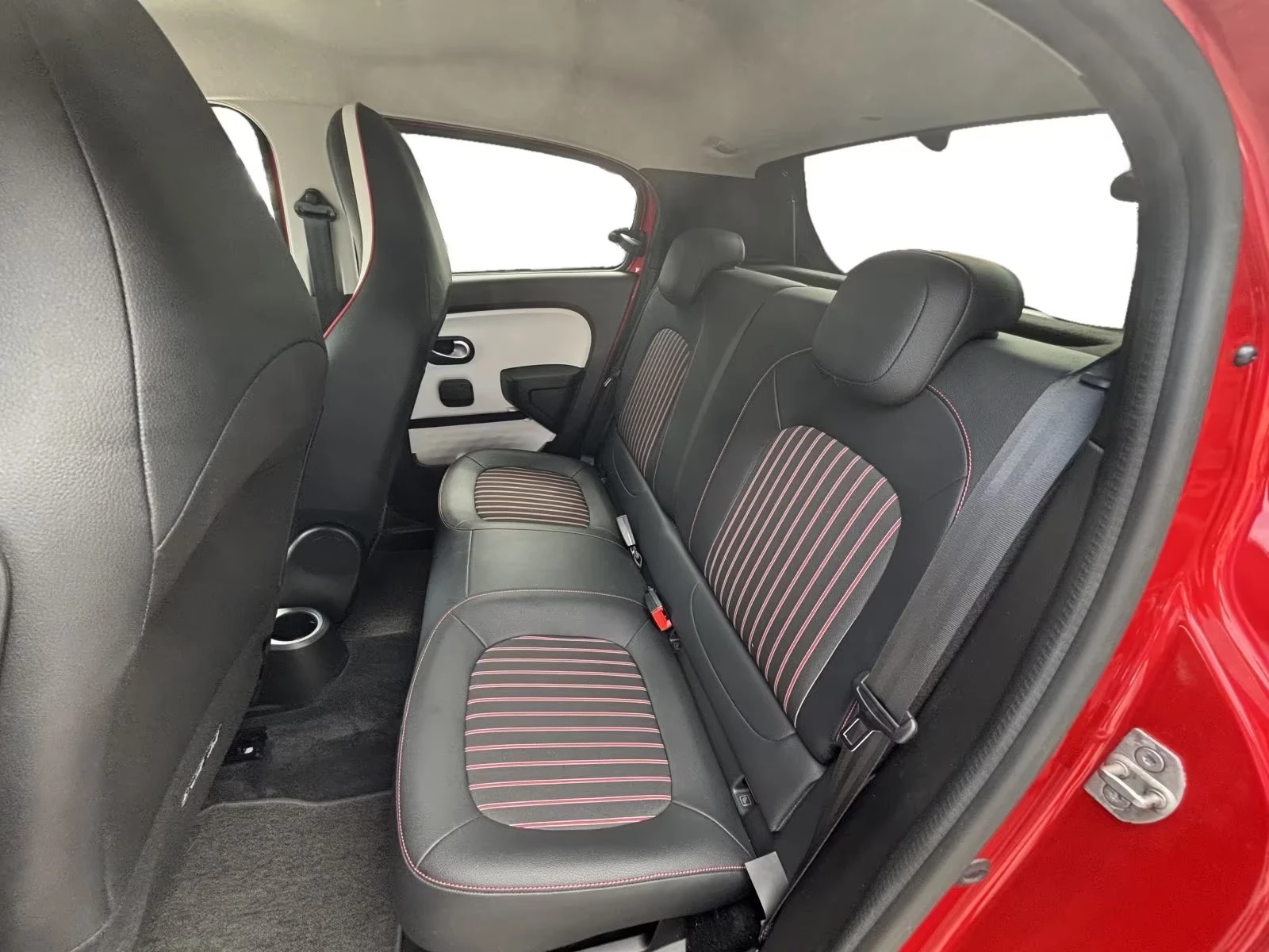 2022 Renault Twingo E-TECH 82HP TECHNO CAM NAVI LED CPLAY 417q — 13