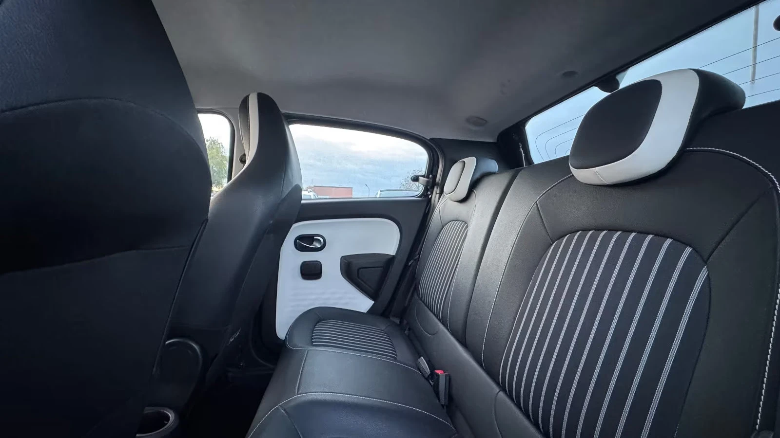 2021 Renault Twingo INTENSE 82HP CAM NAVI LED CPLAY 418q — 10