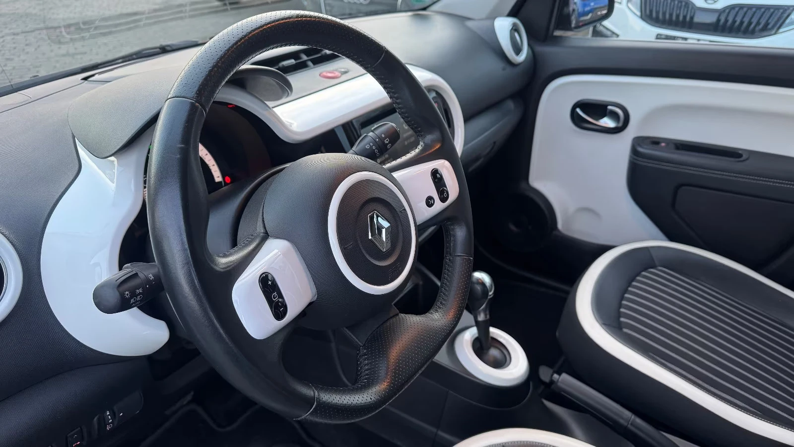 2021 Renault Twingo INTENSE 82HP CAM NAVI LED CPLAY 418q — 6