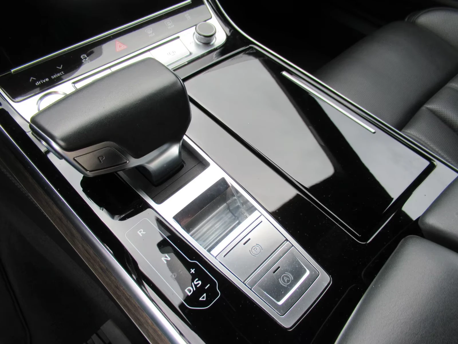 2018 Audi A8 50TDI 286HP MASSAGE AHK PANO HUD MEMO B&O 465q — 13