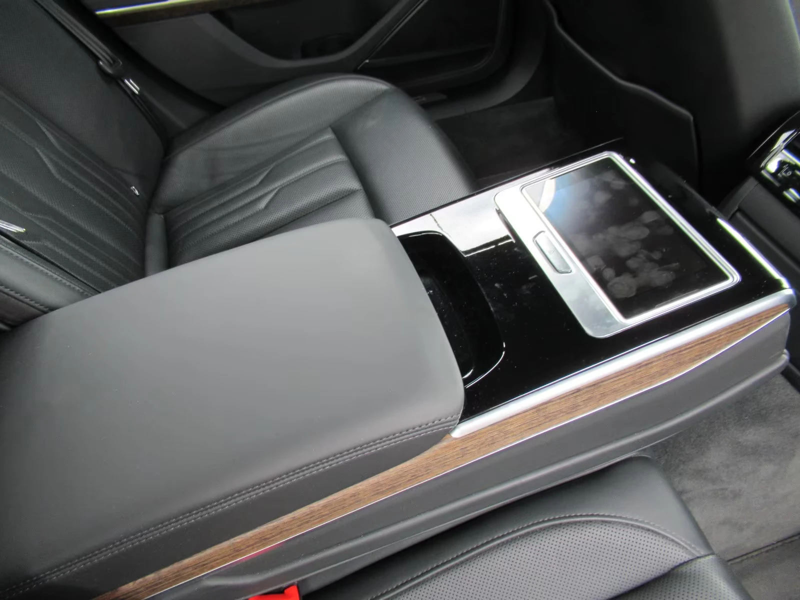 2018 Audi A8 50TDI 286HP MASSAGE AHK PANO HUD MEMO B&O 465q — 16