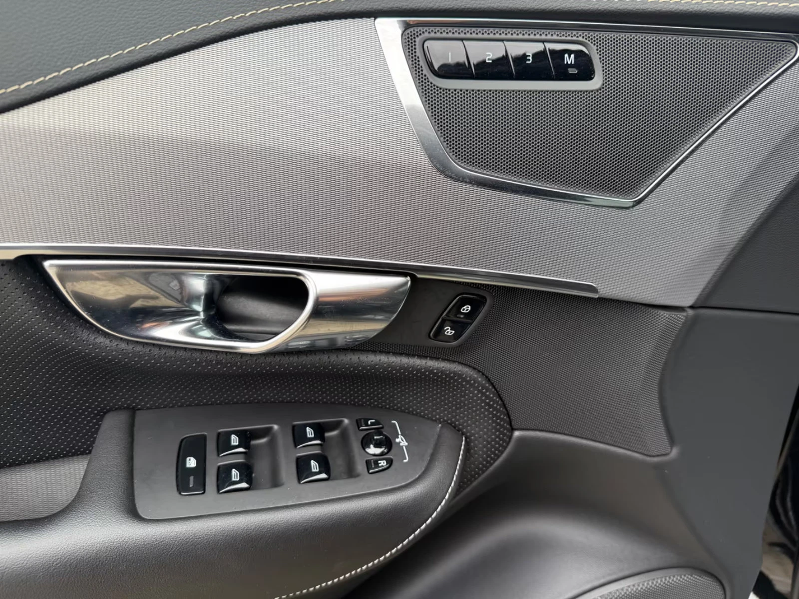 2021 Volvo XC90 B5 R-DESIGN 235HP MEMO CAM NAVI AHK 302gpr — 10
