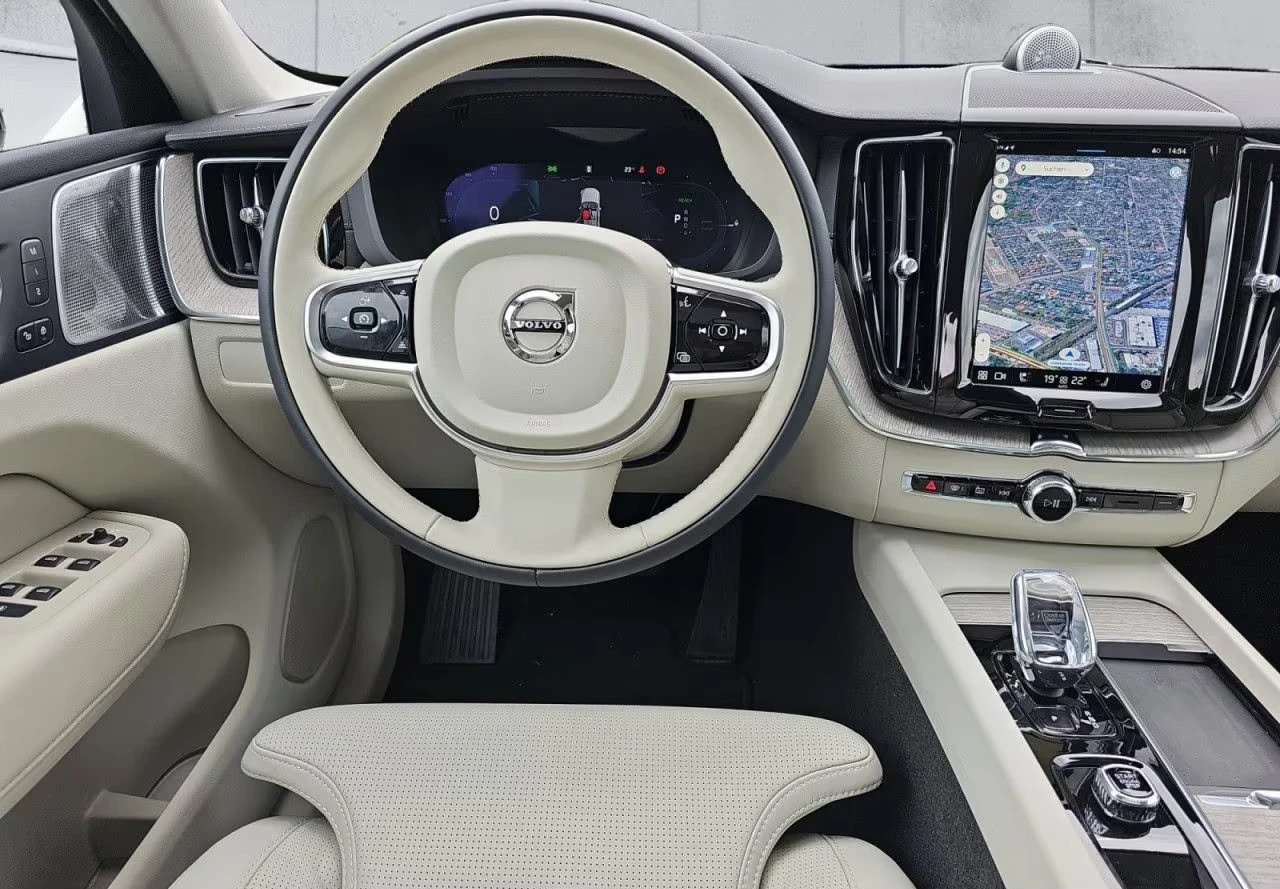 2025 Volvo XC60 ULTRA 350HP MASSAGE PANO B&W 360 MEMO HUD LED 394g — 7