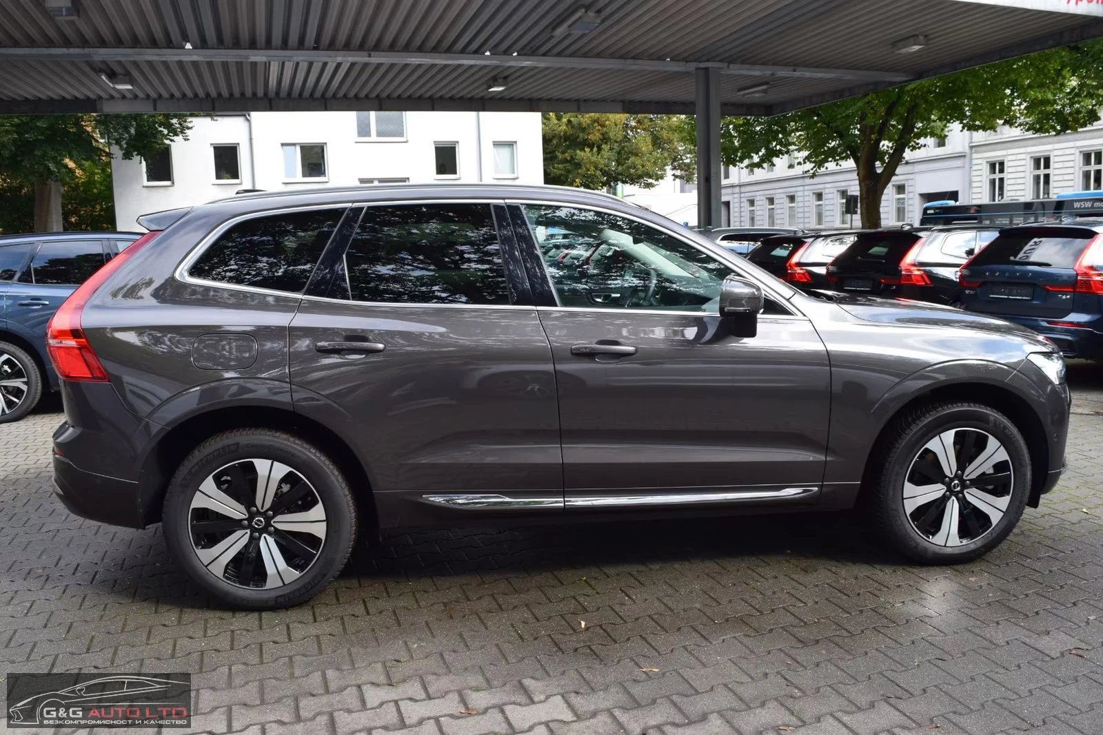 2025 Volvo XC60 PLUS-BRIGHT 398HP PANO MEMO 360 H&K NAVI LED 396g — 6
