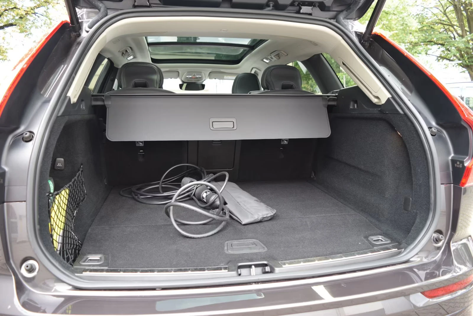 2025 Volvo XC60 PLUS-BRIGHT 398HP PANO MEMO 360 H&K NAVI LED 396g — 16