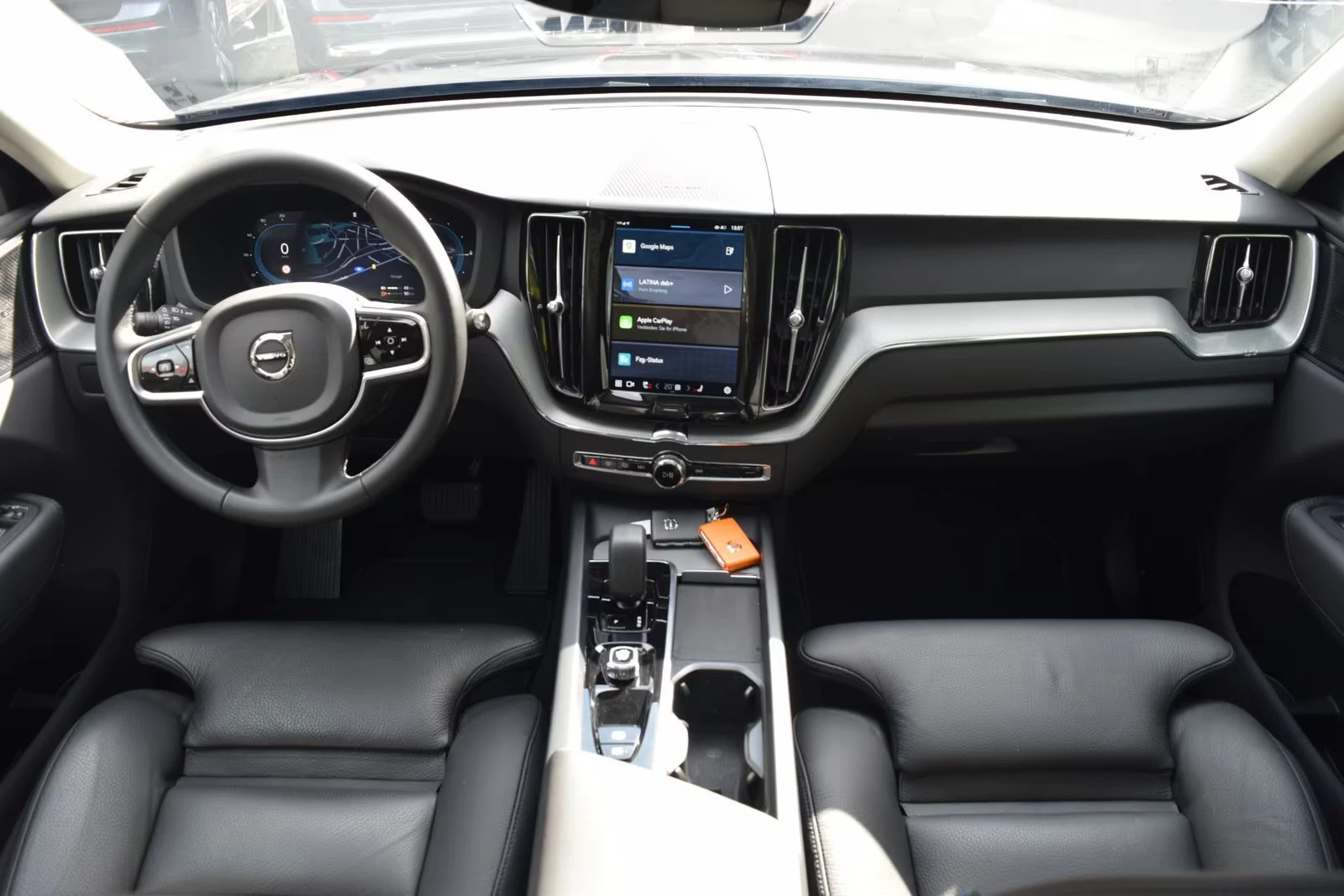 2025 Volvo XC60 PLUS-BRIGHT 398HP PANO MEMO 360 H&K NAVI LED 396g — 10