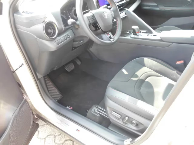 2024 Toyota C-HR 2.0 HEV 197HP GR CAM NAVI 142h — 7