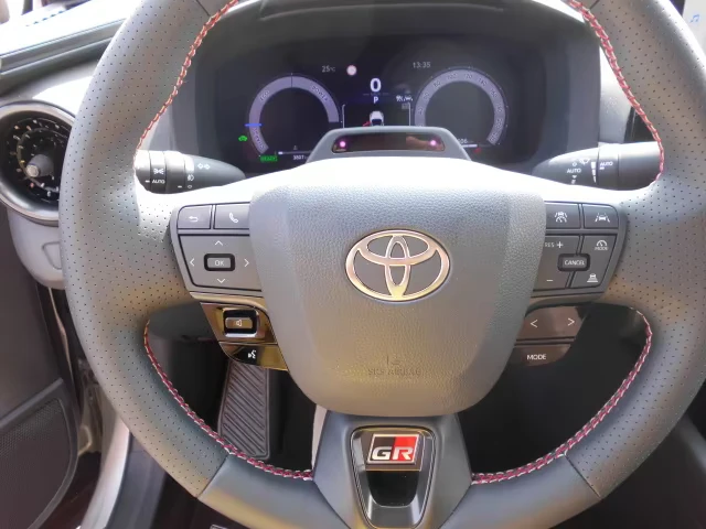 2024 Toyota C-HR 2.0 HEV 197HP GR CAM NAVI 142h — 10