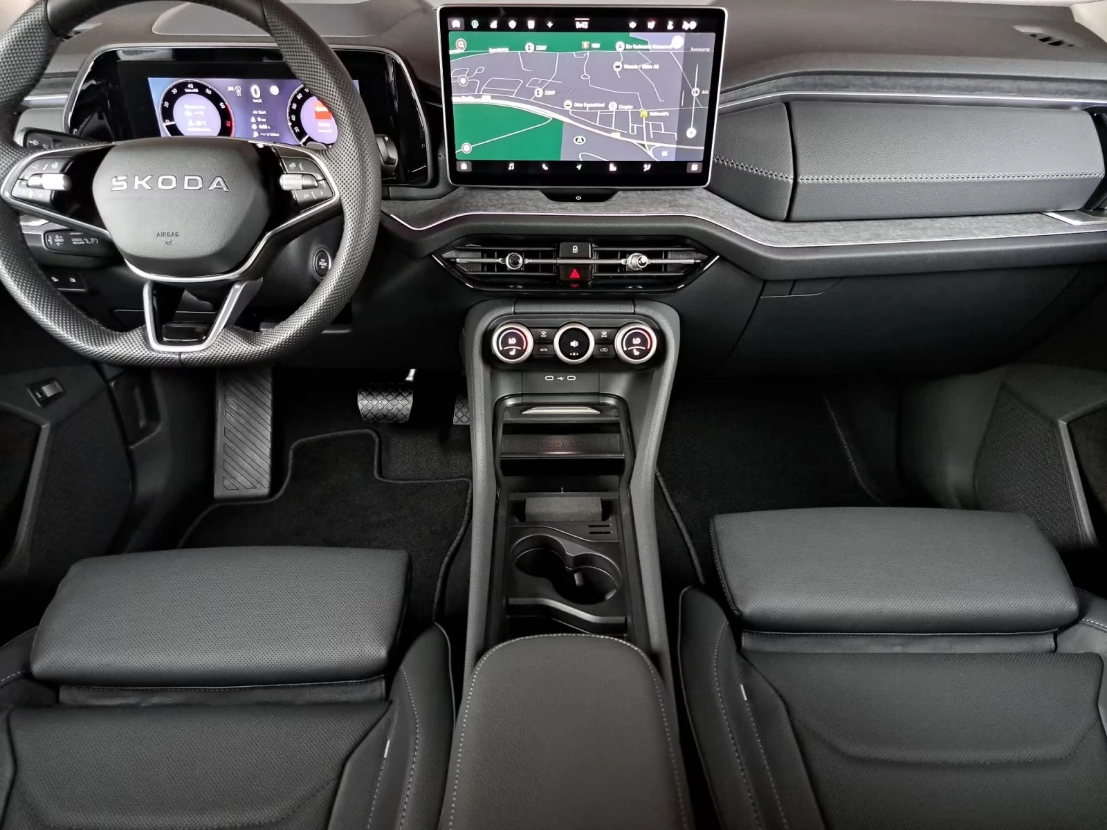 2025 Skoda Kodiaq НОВ! SELECTION 150HP PANO 360 HUD MATRIX 158z — 9