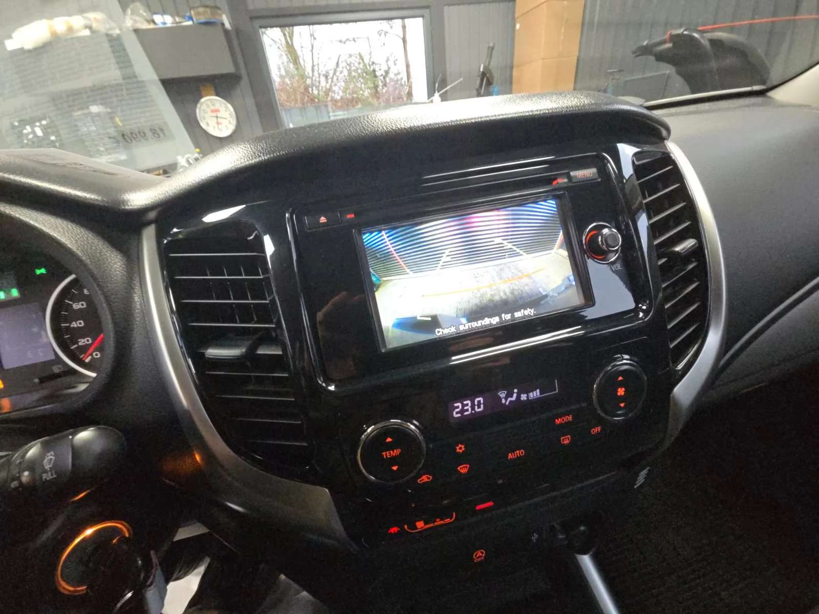 2016 Mitsubishi L200 PLUS CLUB CAB 181HP 4X4 CAM 165h — 8