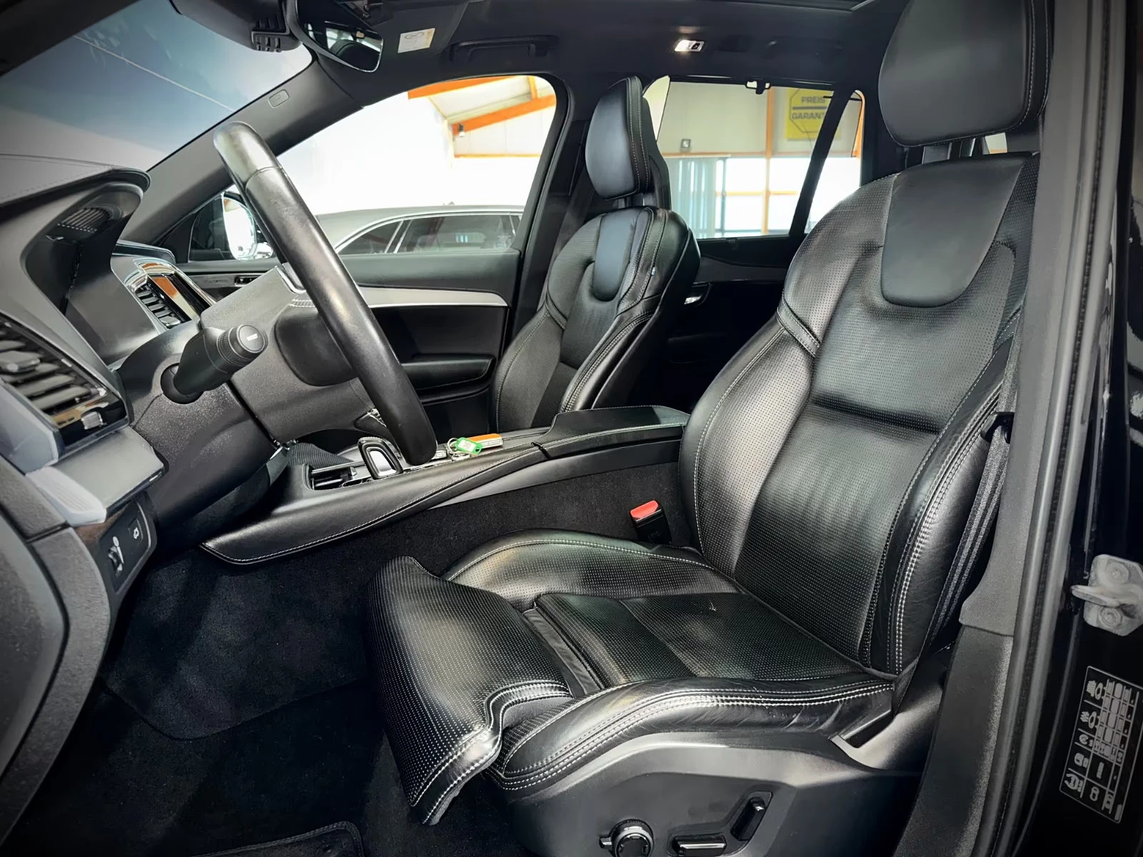 2020 Volvo XC90 B5 235HP R-DESIGN 4X4 ACC 360 PANO MAMO 213z — 11