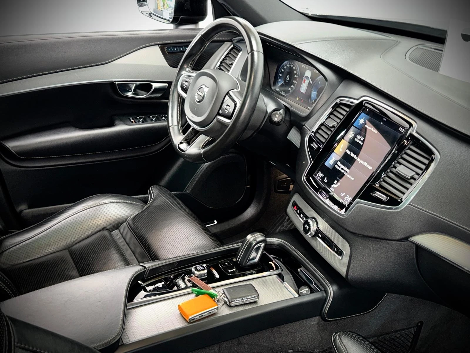 2020 Volvo XC90 B5 235HP R-DESIGN 4X4 ACC 360 PANO MAMO 213z — 13