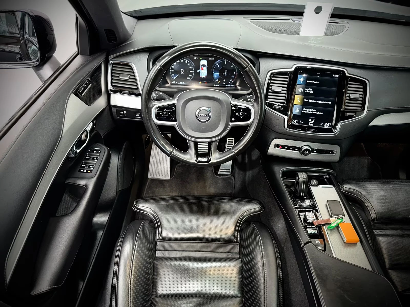 2020 Volvo XC90 B5 235HP R-DESIGN 4X4 ACC 360 PANO MAMO 213z — 9