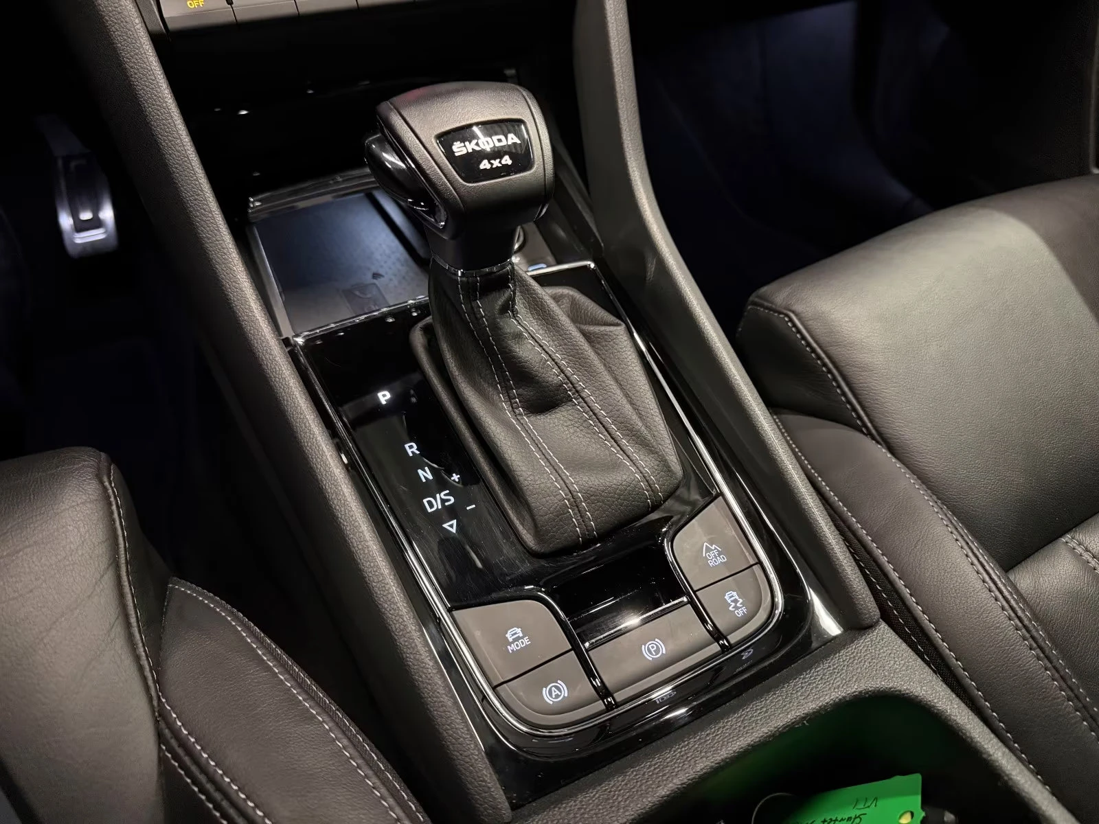 2022 Skoda Karoq 2.0 150HP SPORT 4X4 PANO 360 AMBI DIGITAL ACC 245z — 16