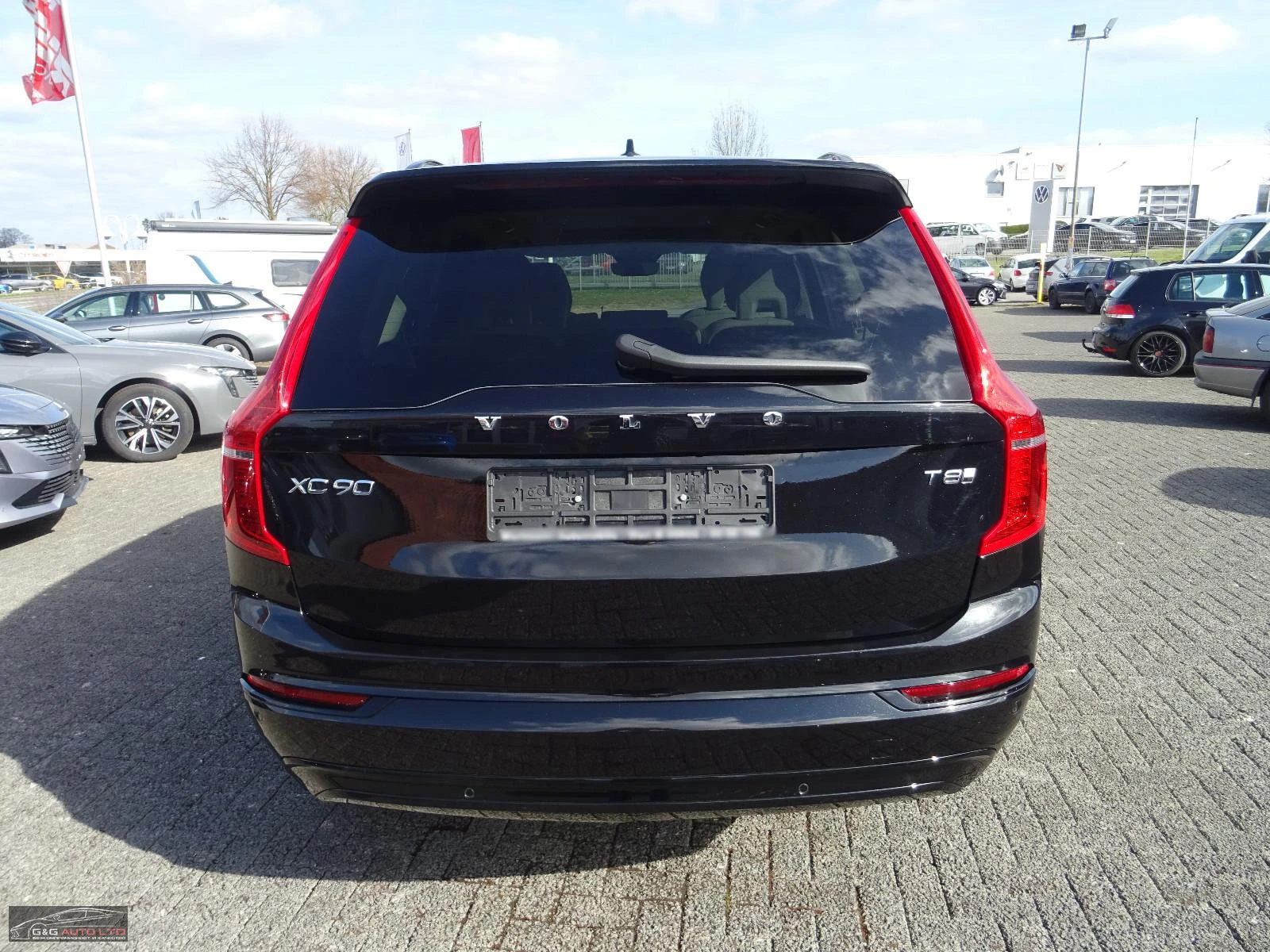 2025 Volvo XC90 PLUS 455HP DARK 4X4 PANO 360 H&K ACC LED 274z — 6