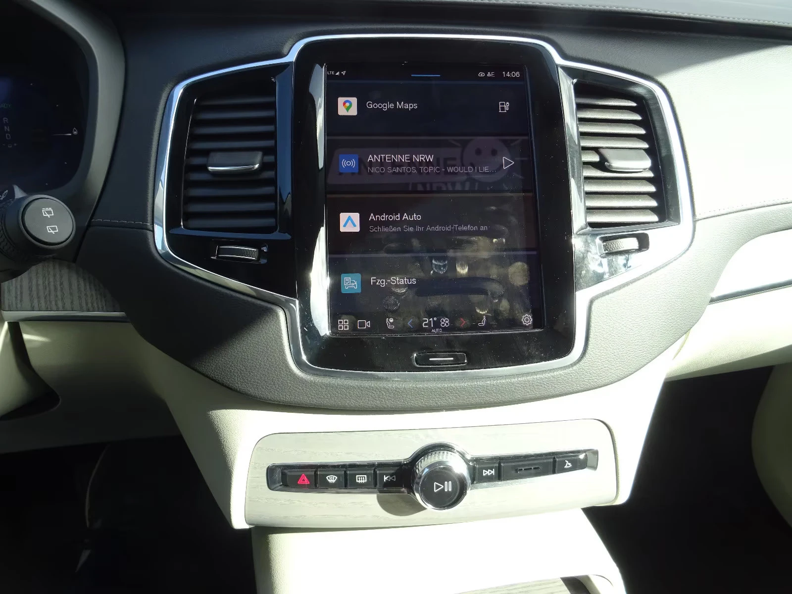 2025 Volvo XC90 PLUS 455HP DARK 4X4 PANO 360 H&K ACC LED 274z — 13