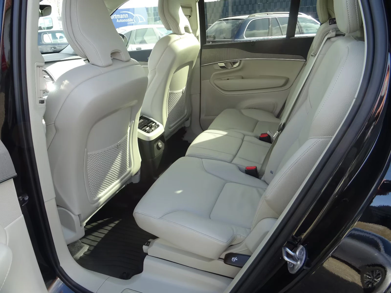 2025 Volvo XC90 PLUS 455HP DARK 4X4 PANO 360 H&K ACC LED 274z — 11