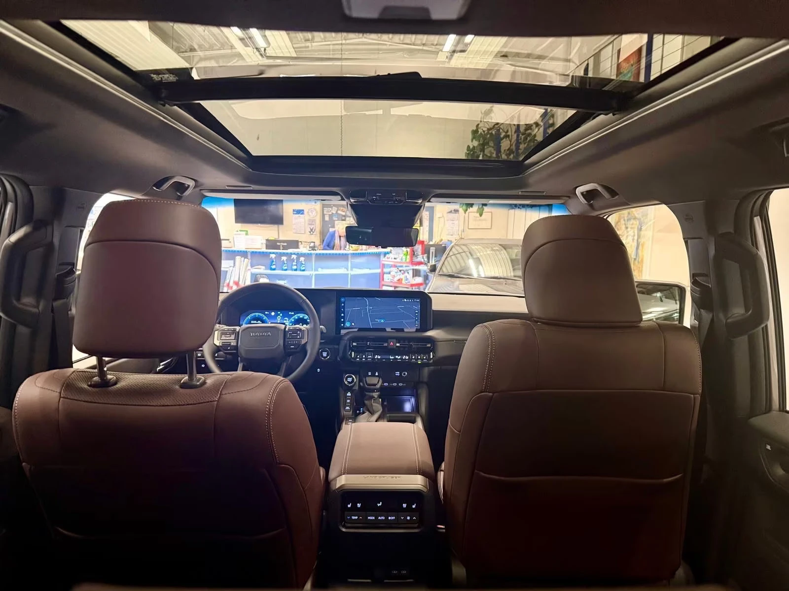2025 Toyota Land Cruiser НОВ! LC250 205HP LOUNGE PANO 360 HUD JBL MEMO 206q — 12