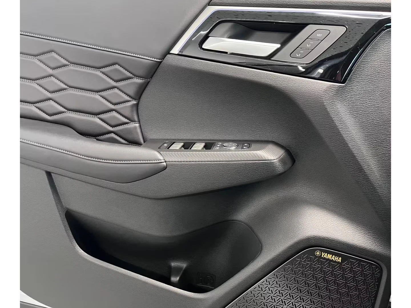 2025 Mitsubishi Outlander 2.4PHEV 306HP TOP PANO 360 HUD YAMAHA 202h — 14