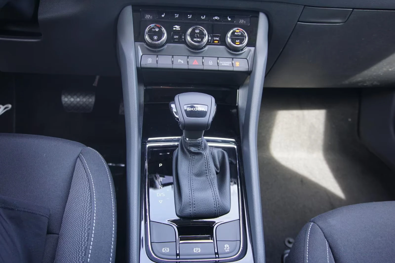 2024 Skoda Karoq 1.5TSI 150HP SELECT DSG AHK CAM NAVI CPLAY 261q — 12