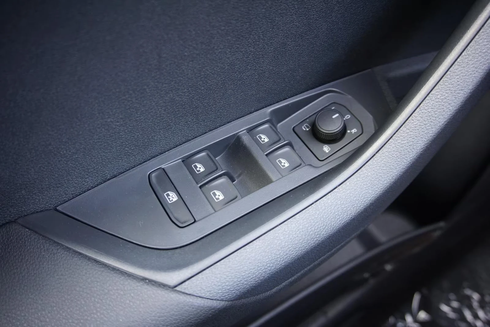 2024 Skoda Karoq 1.5TSI 150HP SELECT DSG AHK CAM NAVI CPLAY 261q — 13