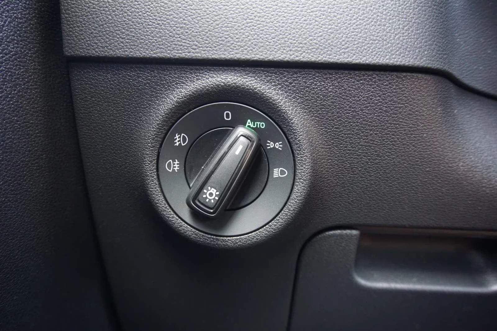 2024 Skoda Karoq 1.5TSI 150HP SELECT DSG AHK CAM NAVI CPLAY 261q — 14