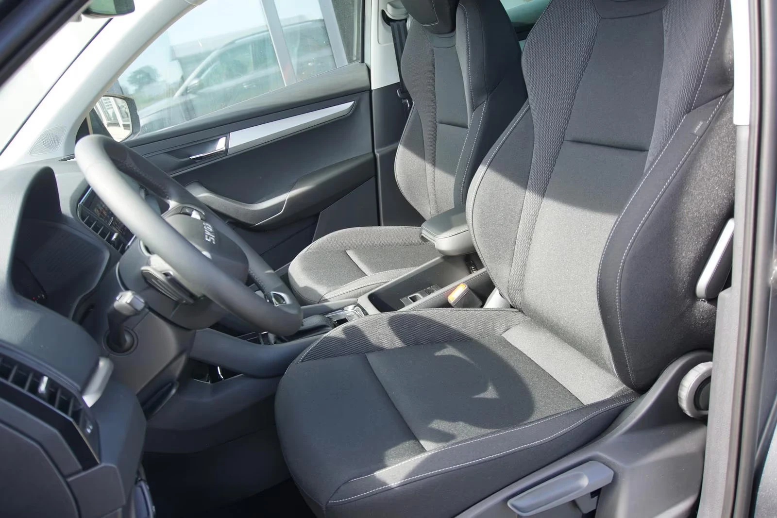 2024 Skoda Karoq 1.5TSI 150HP SELECT DSG AHK CAM NAVI CPLAY 261q — 6