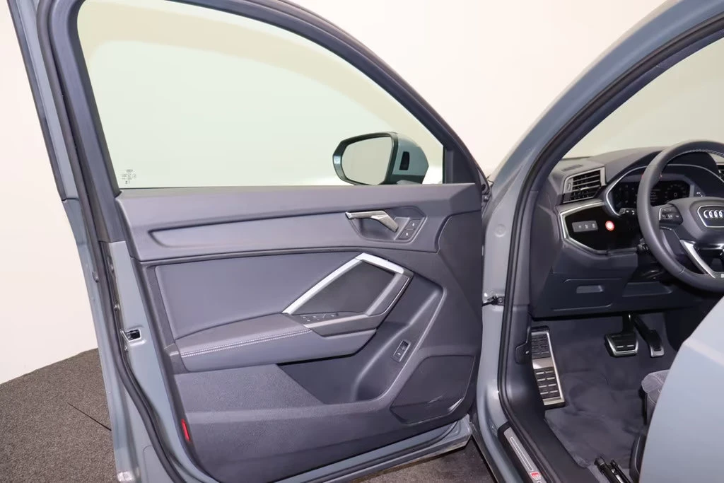 2025 Audi Q3 40TDI 193HP S-LINE QUATTRO MATRIX PANO 360 275q — 12