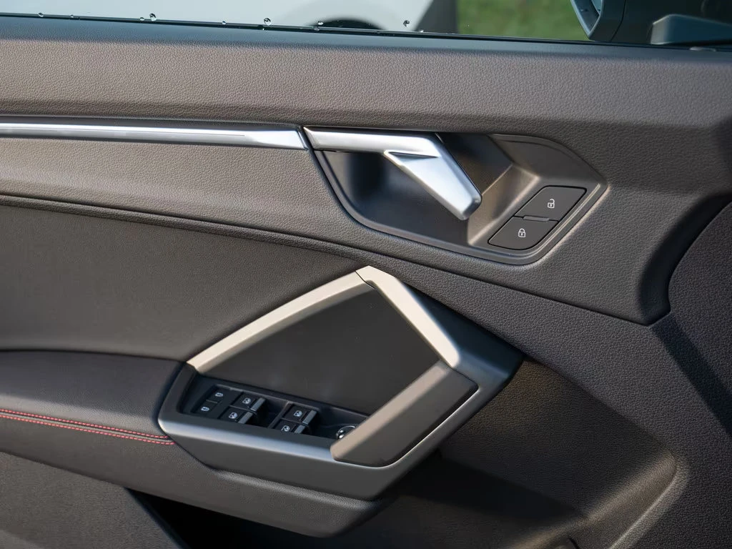 2025 Audi Q3 40TFSI 190HP QUATTRO 360 PANO SONOS MEMO 277q — 12