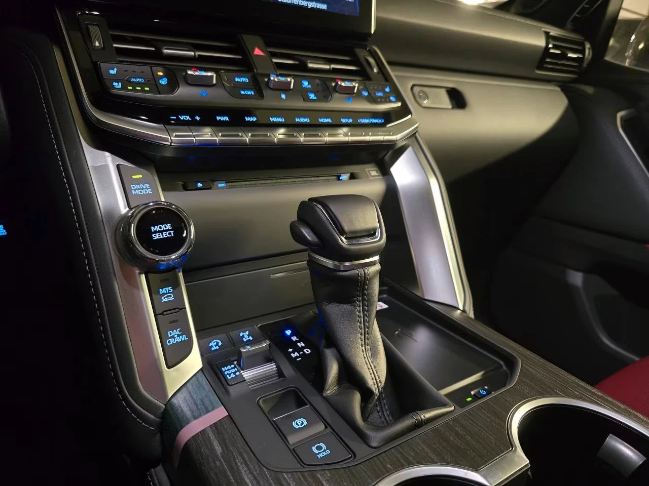 2023 Toyota Land Cruiser НОВ LC300 303HP PREMIUM 70thANNIV PANO JBL 297q — 12